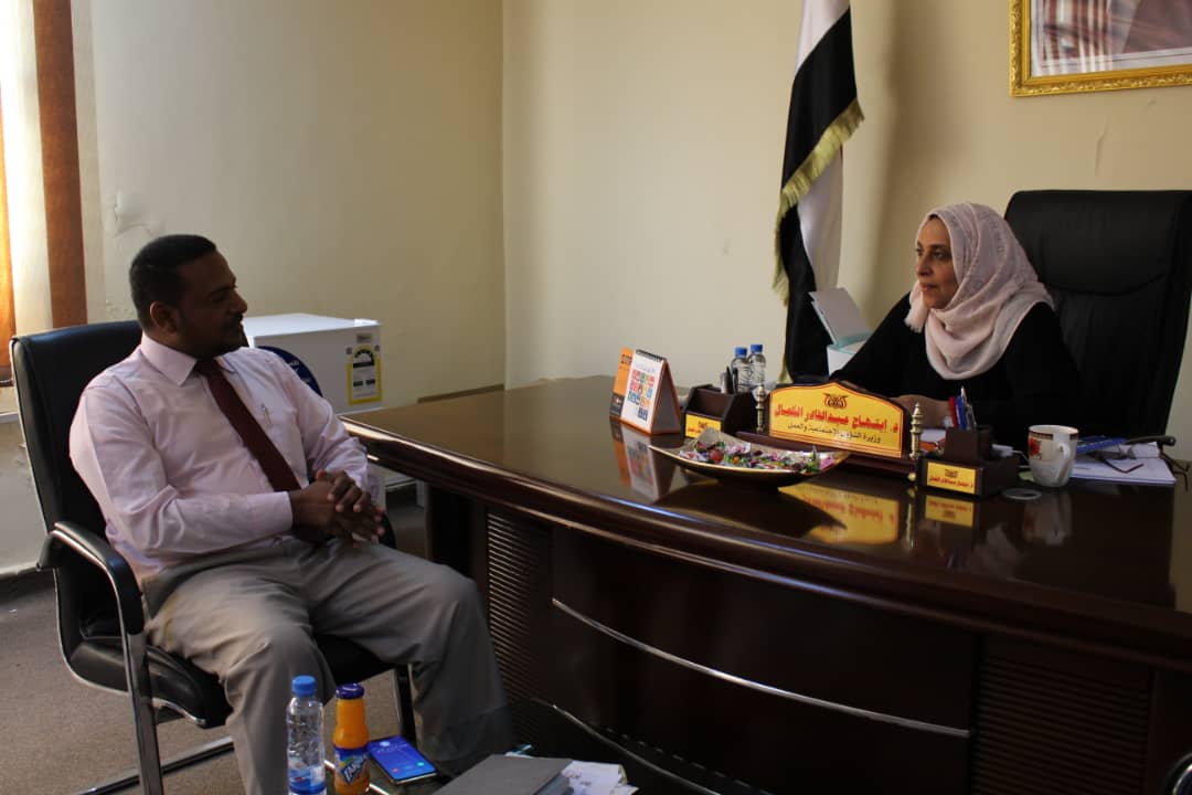 وزيرة الشؤون الاجتماعية والعمل تلتقي بمدير عام مكتب الوزارة بوادي وصحراء حضرموت