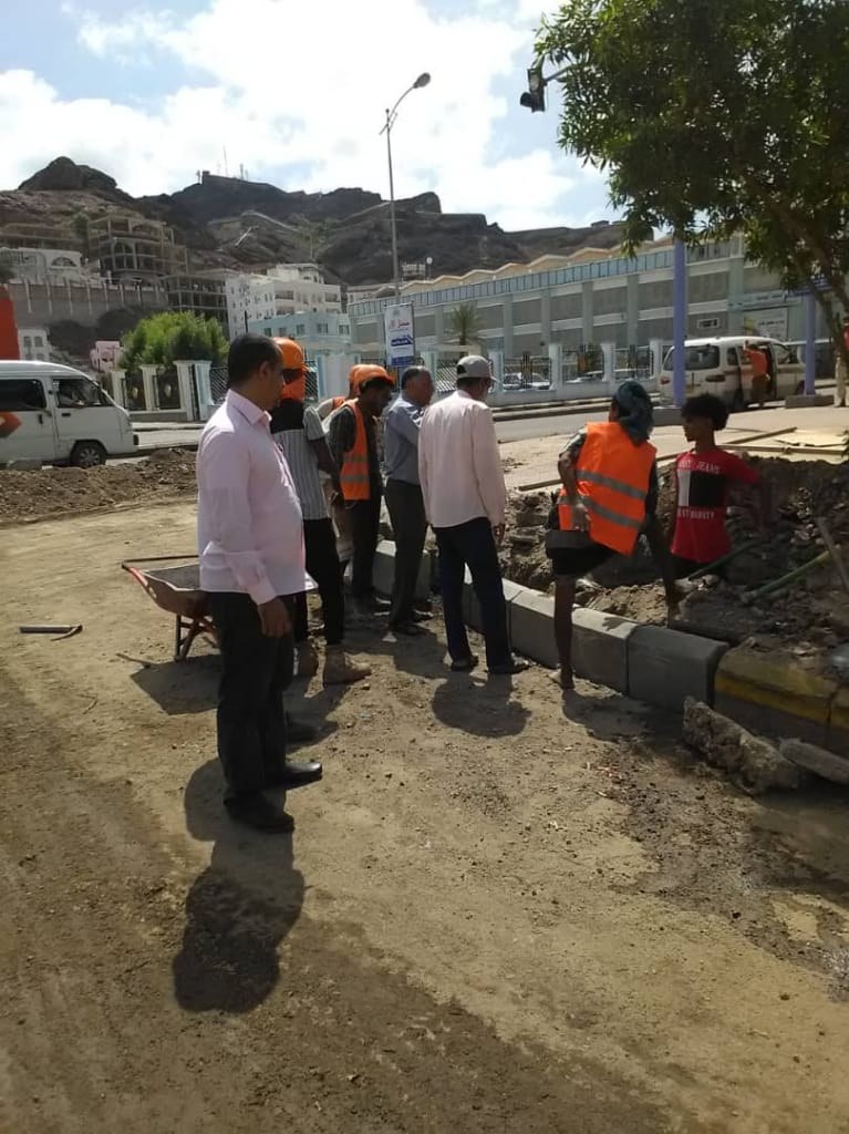 صندوق صيانة الطرق يواصل أعمال الصيانة والتأهيل للطرق الرئيسية في عدن
