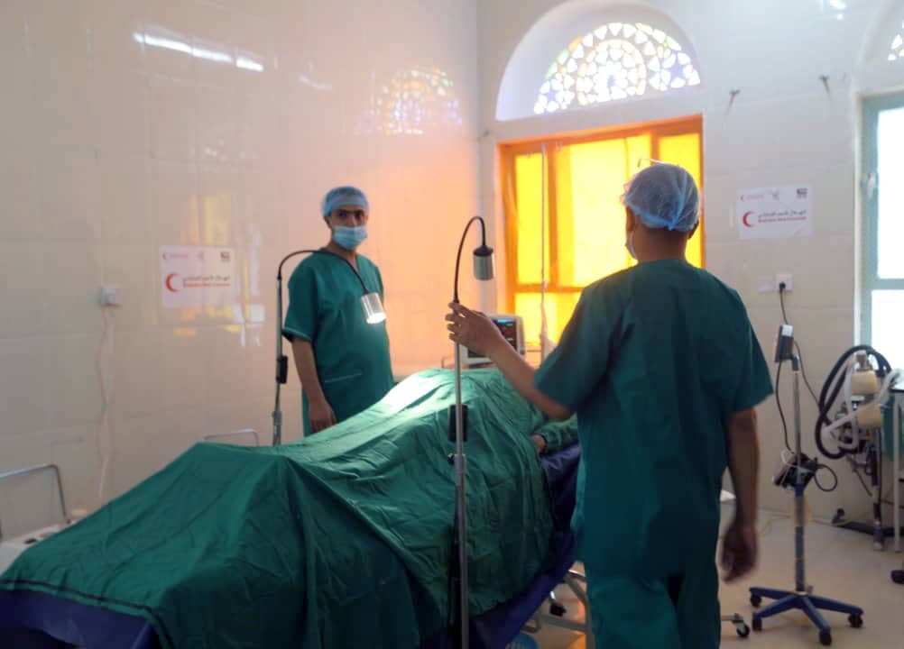 بدعم إماراتي.. مستشفى المواسط يجري أكثر من 600 عملية جراحية لأهالي ريف تعز