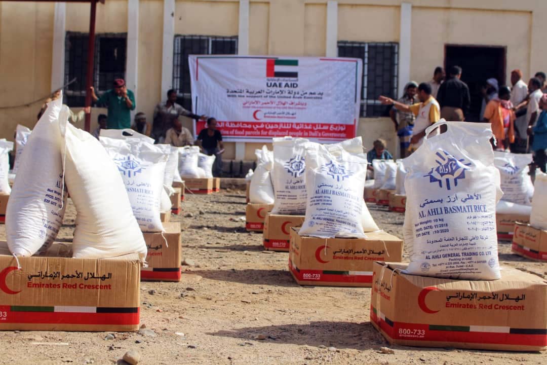 الإمارات تقدم مساعدات غذائية لأهالي حجر بالضالع لعدد 1500 أسرة