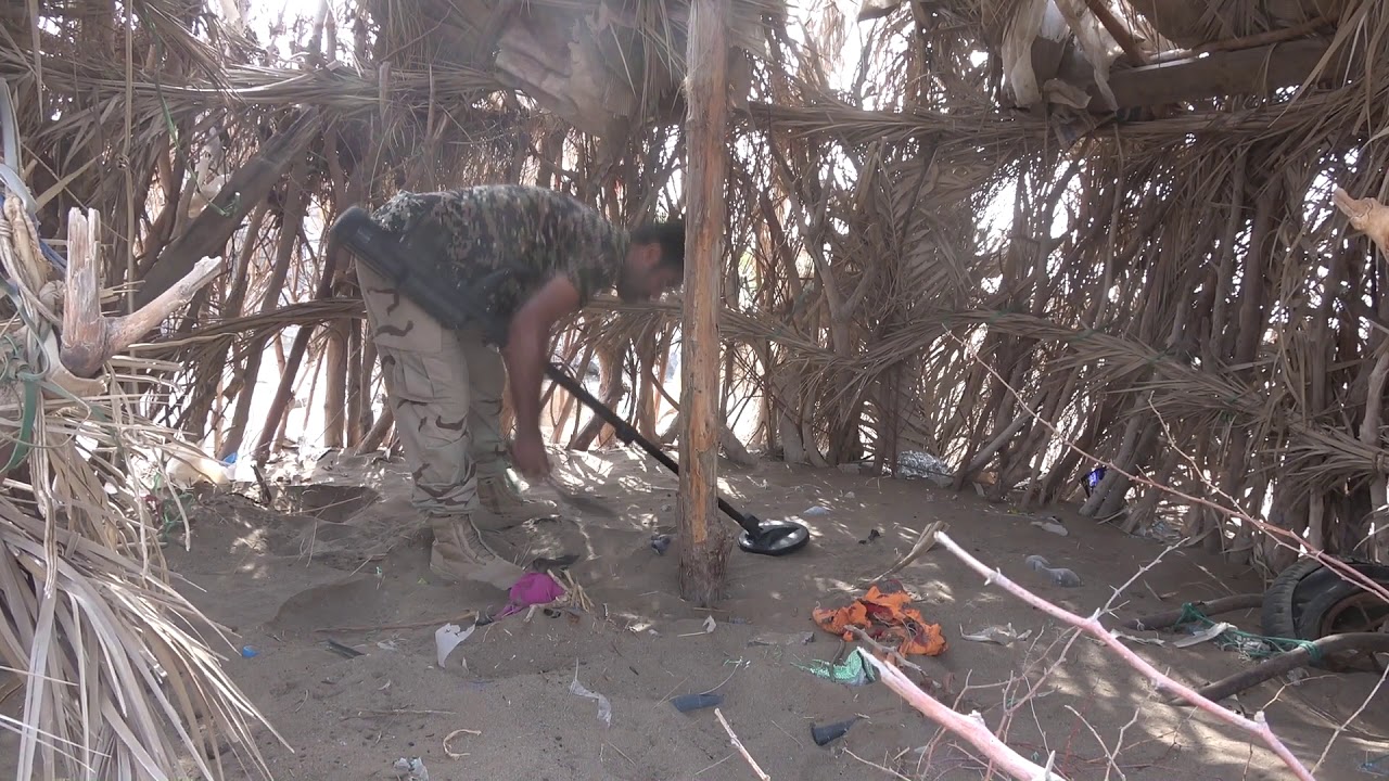 تفكك كمية من الألغام زرعها الحوثي في منازل المواطنين جنوب مدينة الحديدة